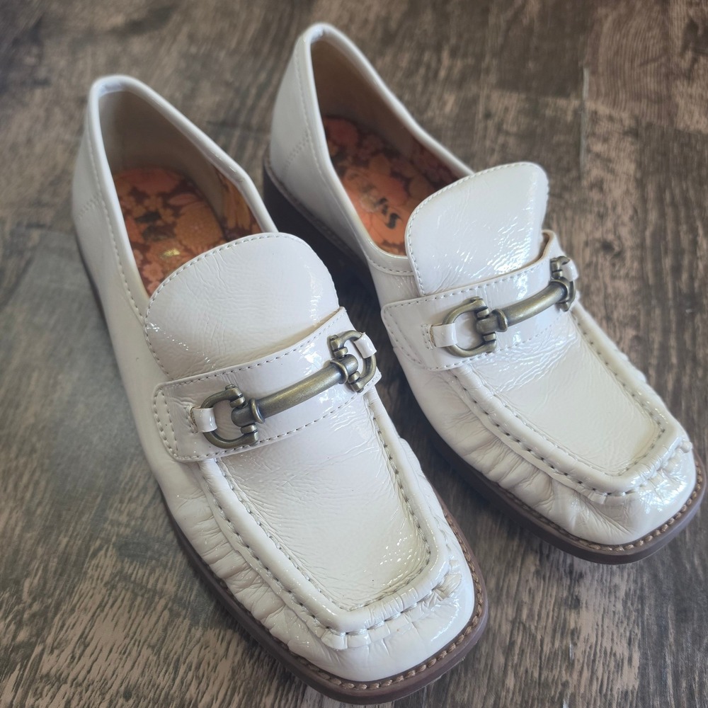 KORK-EASE Loafers Womens 6.5 Cream Patent Leather Bit Detail Square Toe K3301121